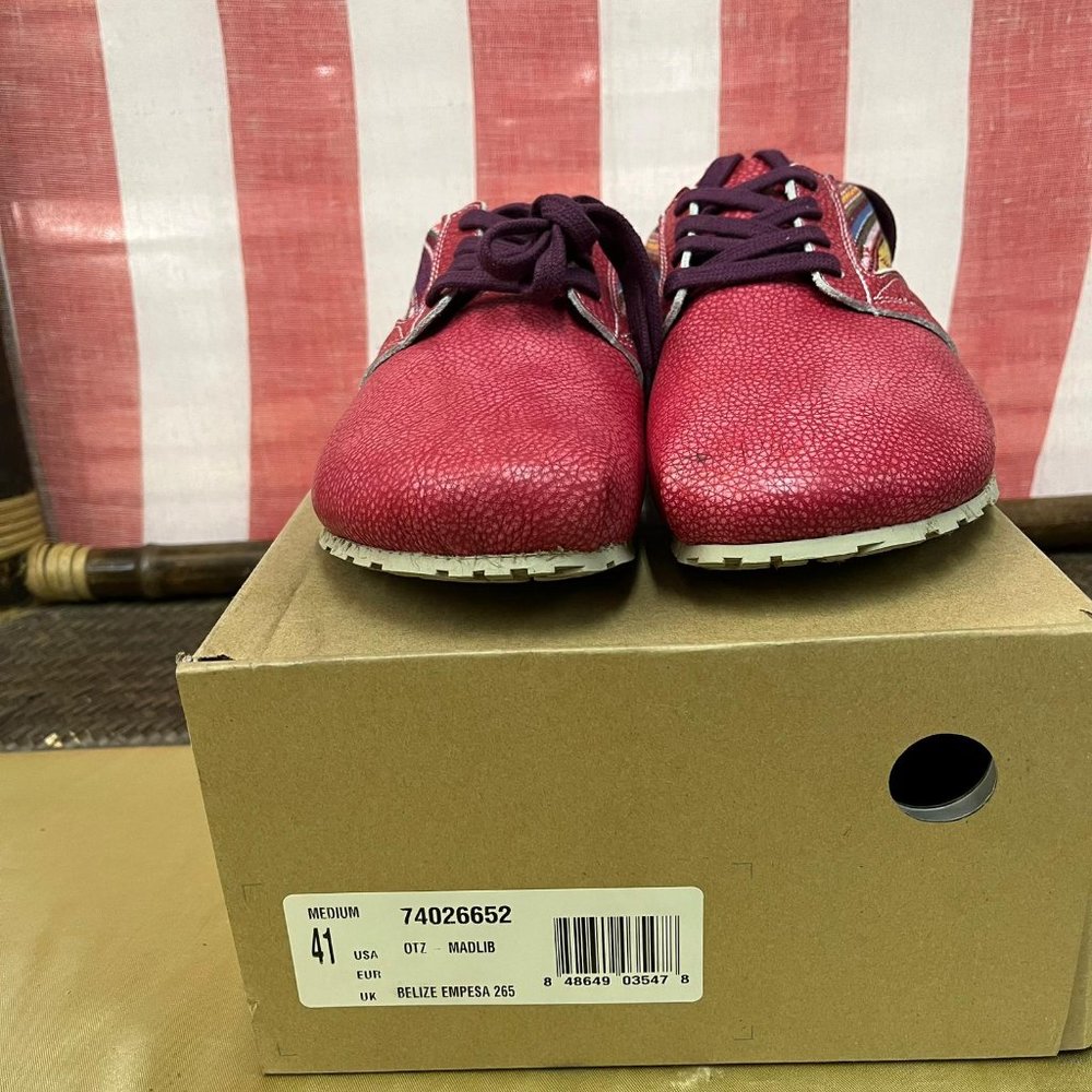 NWB OTZ  Unisex Shoes Sz 41